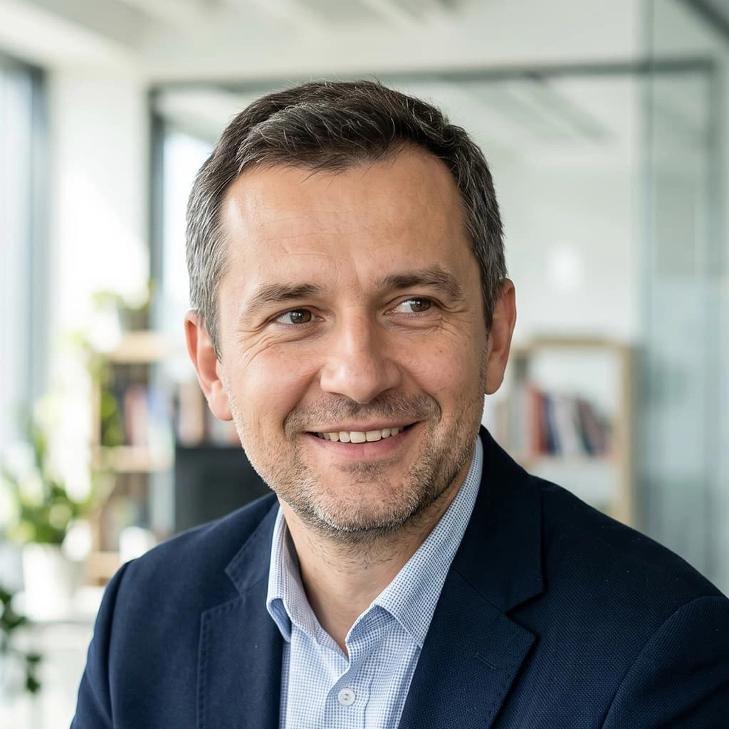Marek Kowalczyk – autor treści o Luckera Casino kod promocyjny